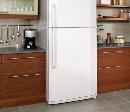 המדריך למקררים: בחירת מקרר קטן, שארפ ו-4 דלתות